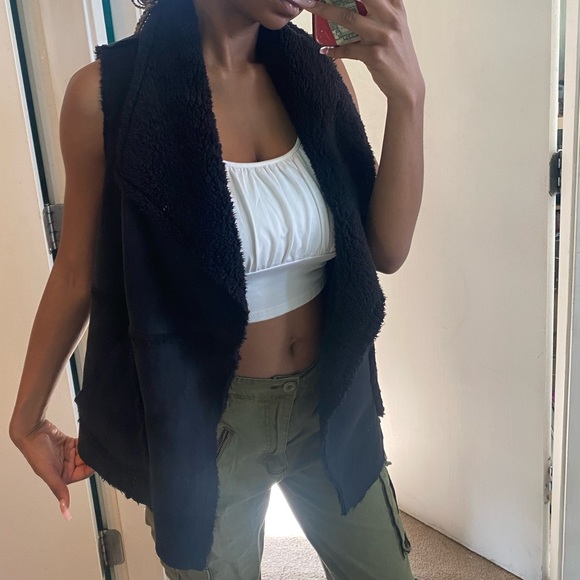 2 for $30 sherpa vest - Picture 3 of 7
